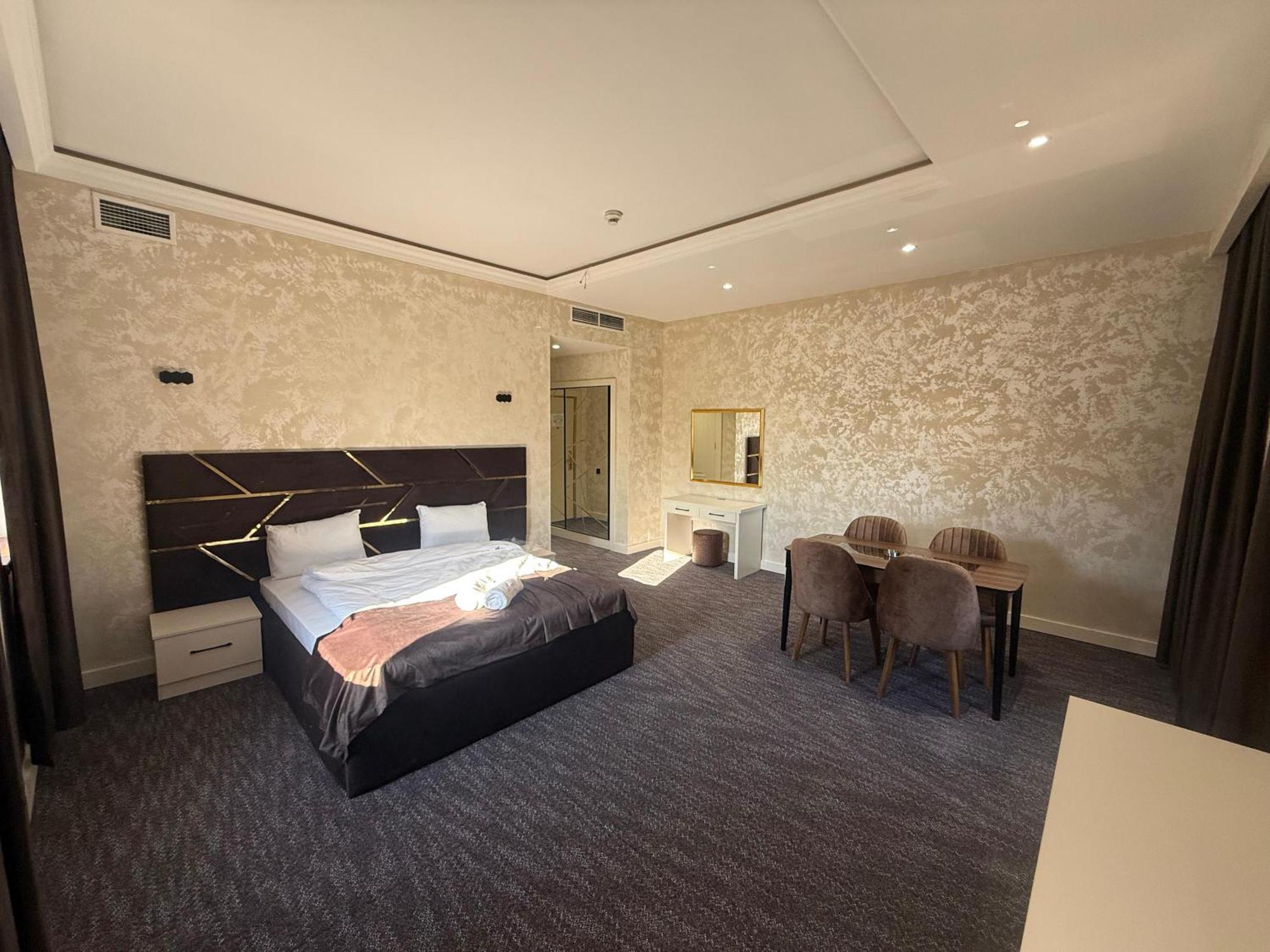 Black Mont Otel 4*