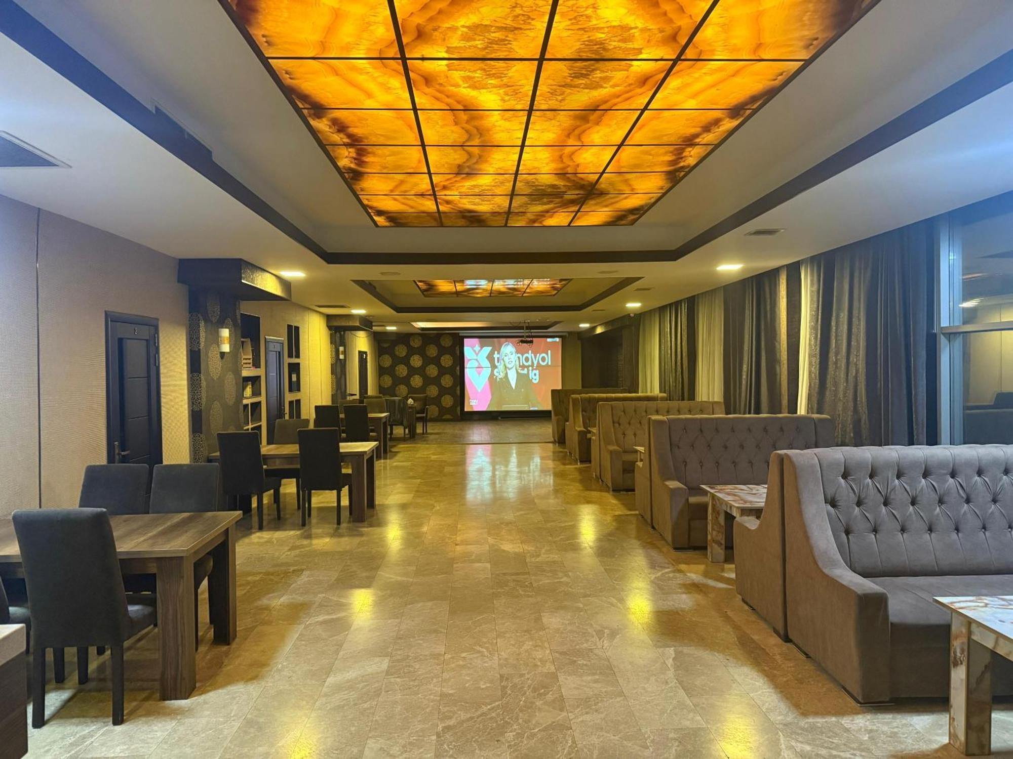 Otel Black Mont 4*