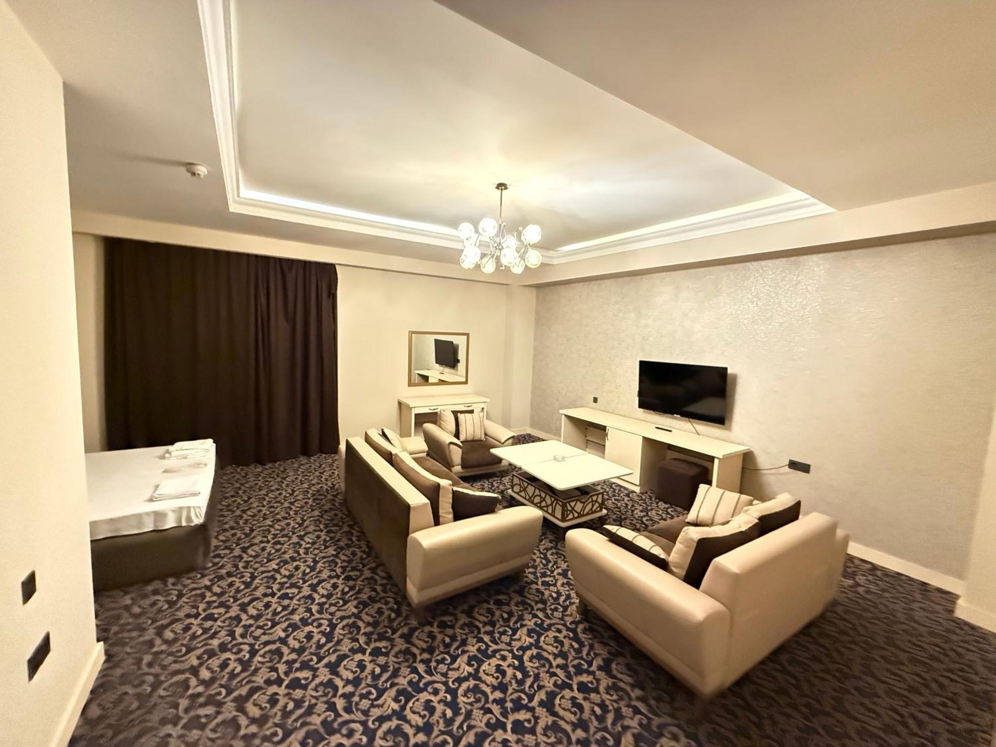 Black Mont Otel 4*