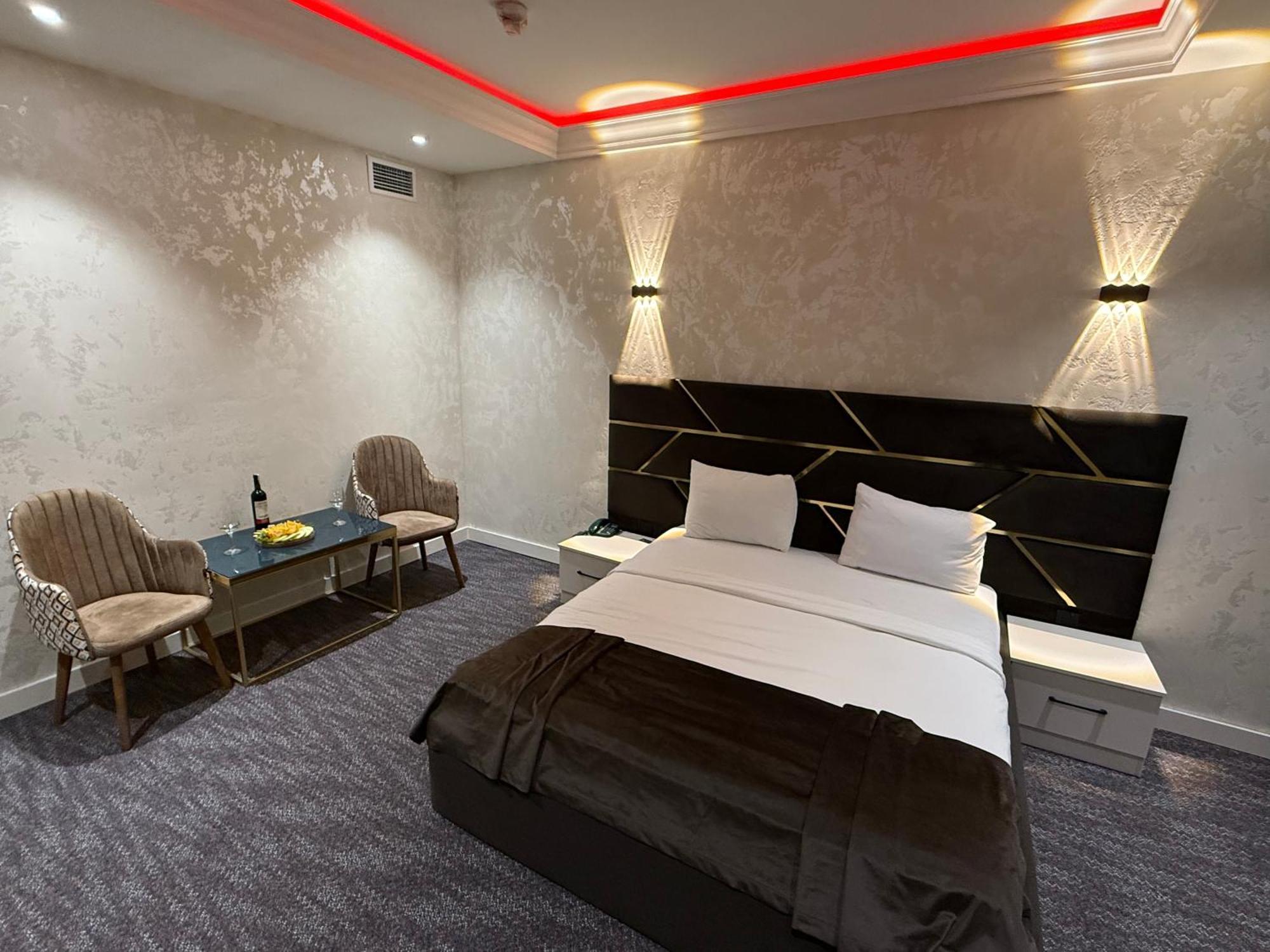Otel Black Mont 4*