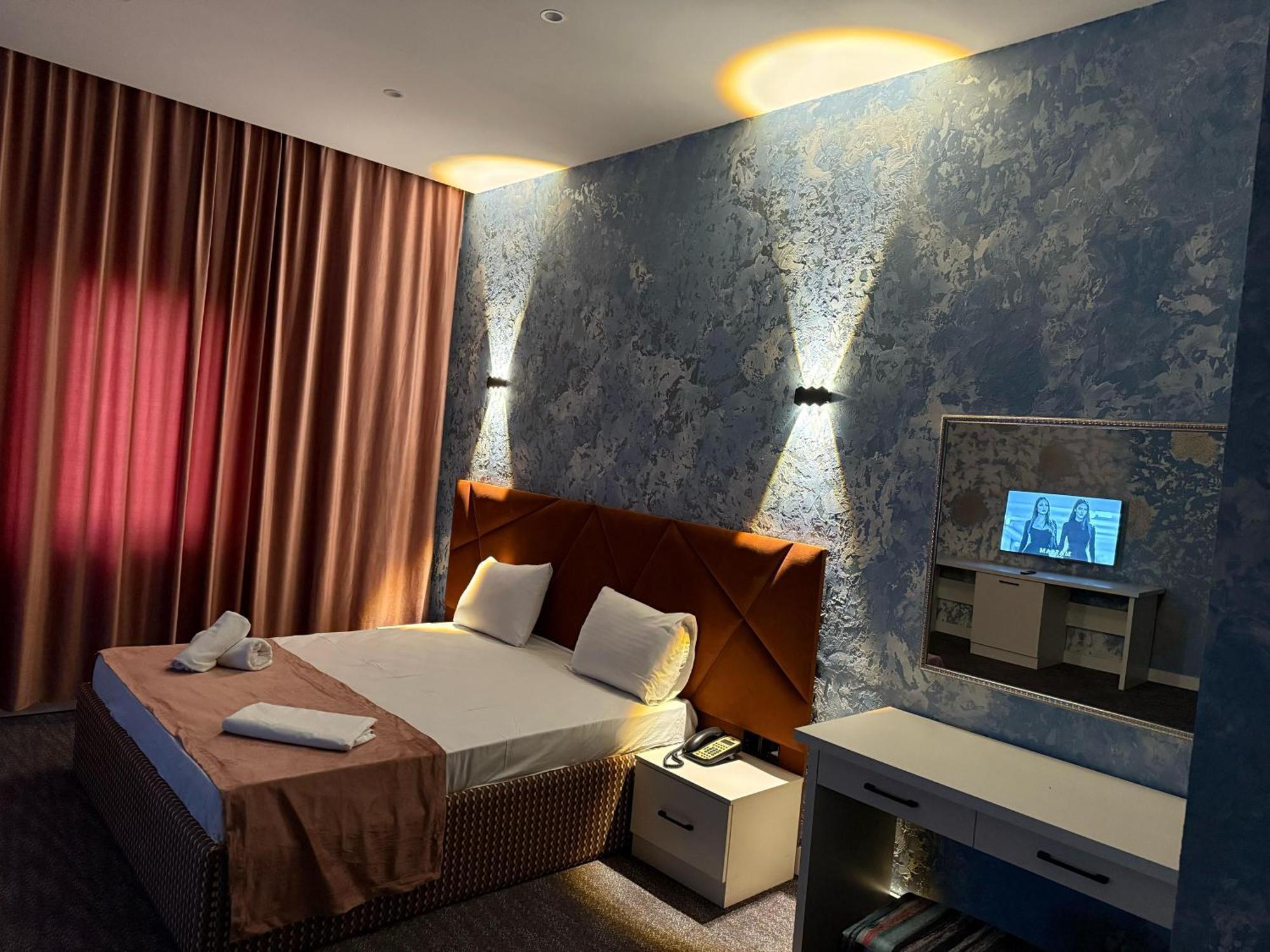 Otel Black Mont 4*