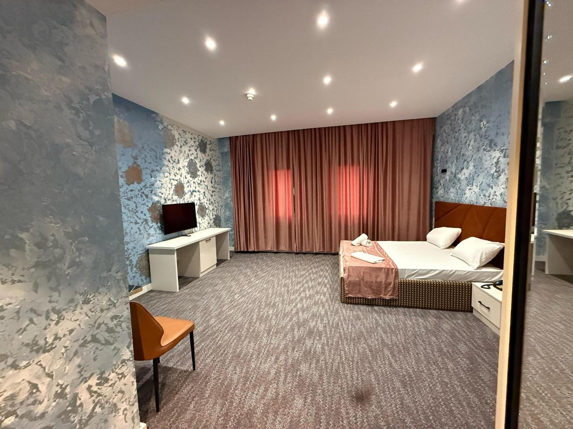 Black Mont Otel 4*