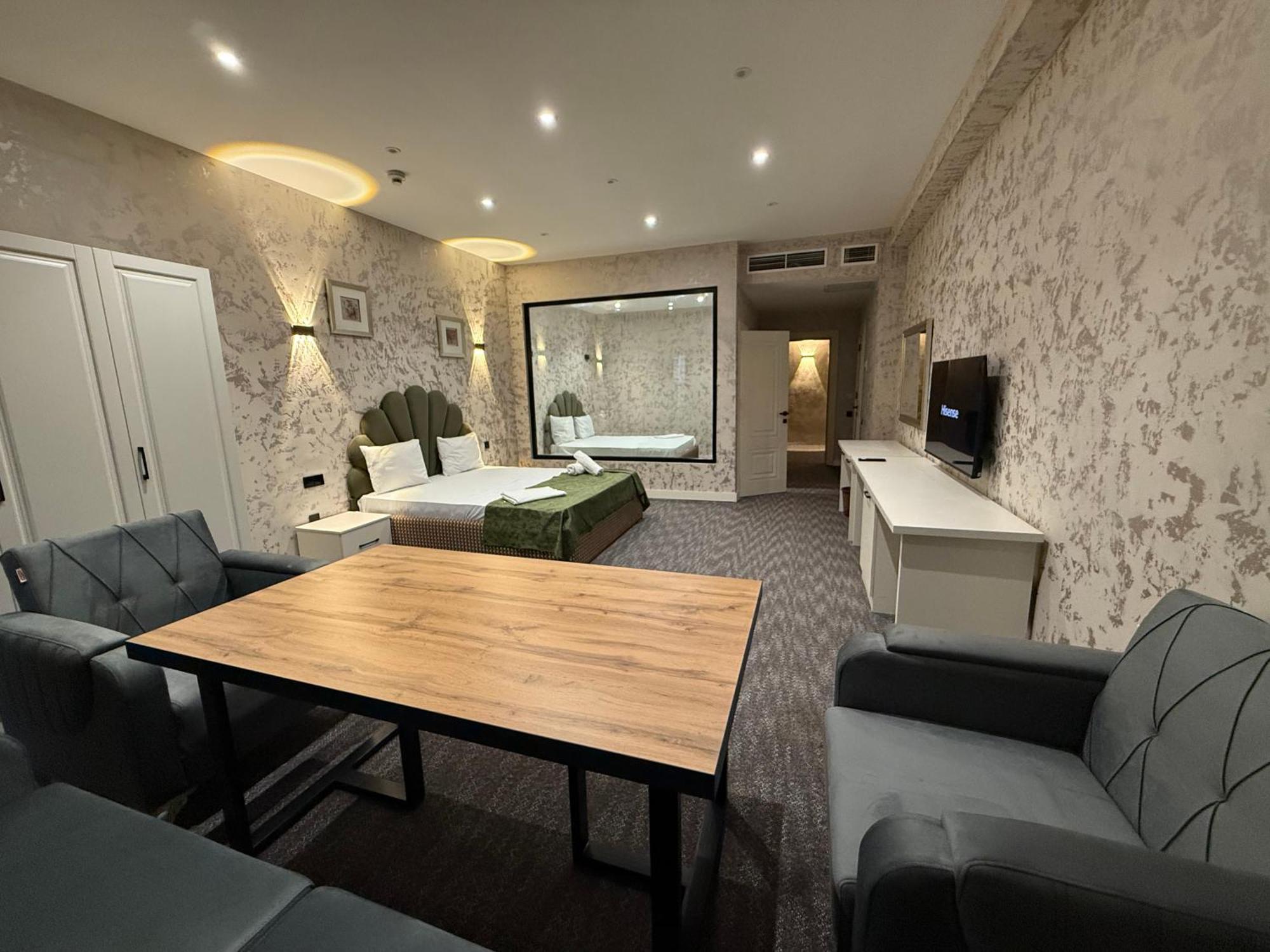 Black Mont Otel 4*